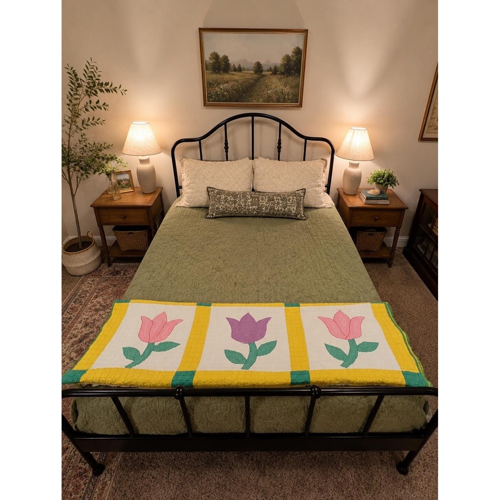 Vintage Tulip Applique Quilt Hand Quilted Cottage Farmhouse Bed Cover 82x60